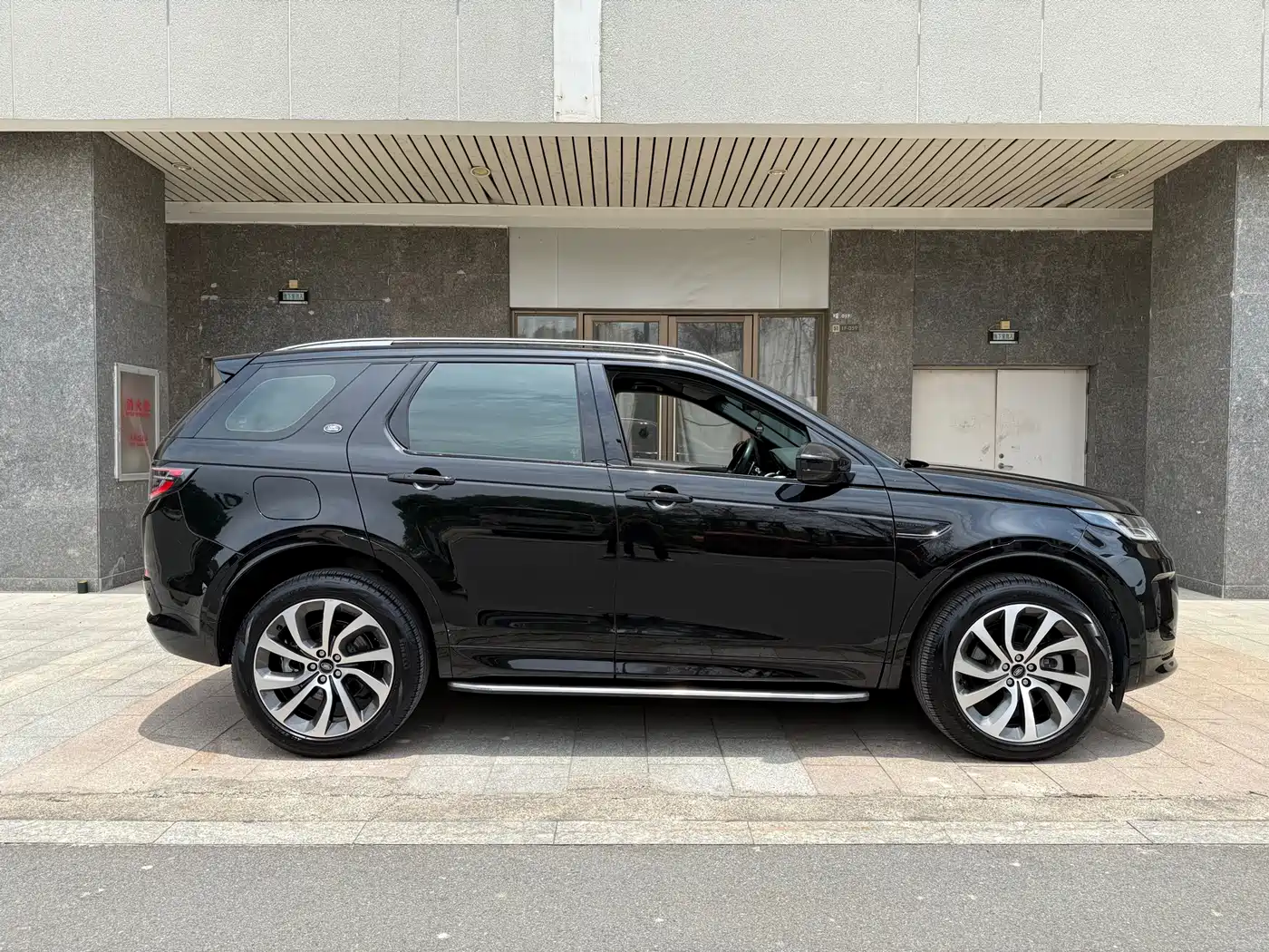 Land Rover Discovery Sport 2023 249PS R-Dynamic SE Performance Technology Version фото 5