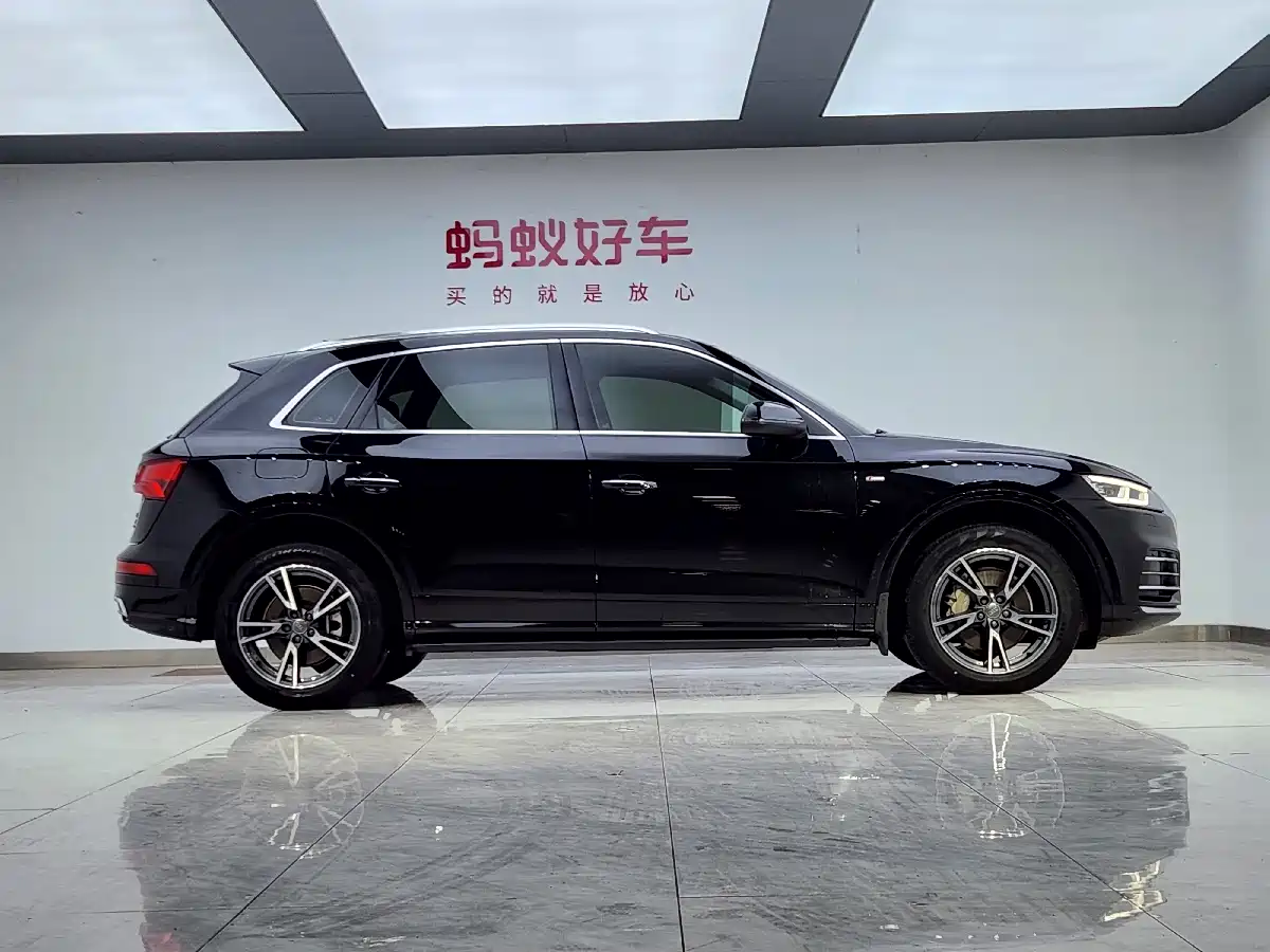 Audi Q5L 2020 Facelift 40 TFSI Honor Fashion фото 4