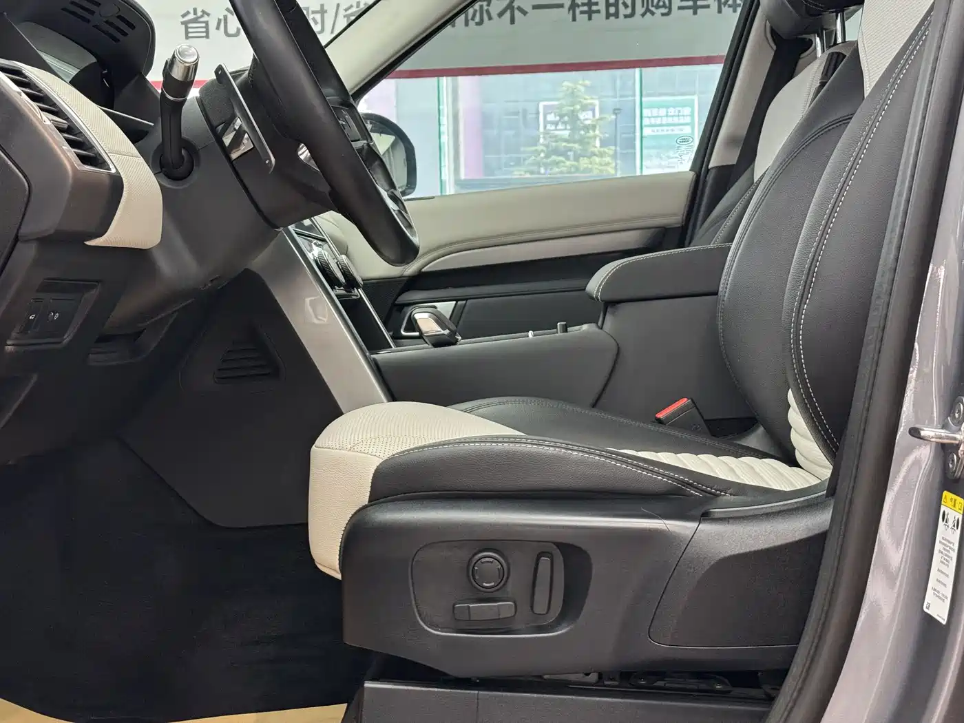 Land Rover Discovery 2021 360PS R-Dynamic S фото 15
