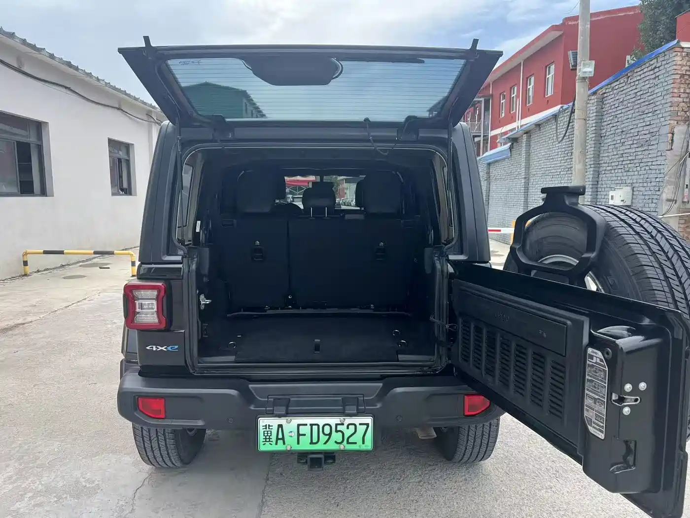 Jeep Wrangler 4xe 2022 2021 4-Door 2.0T 4xe Sahara Launch Edition