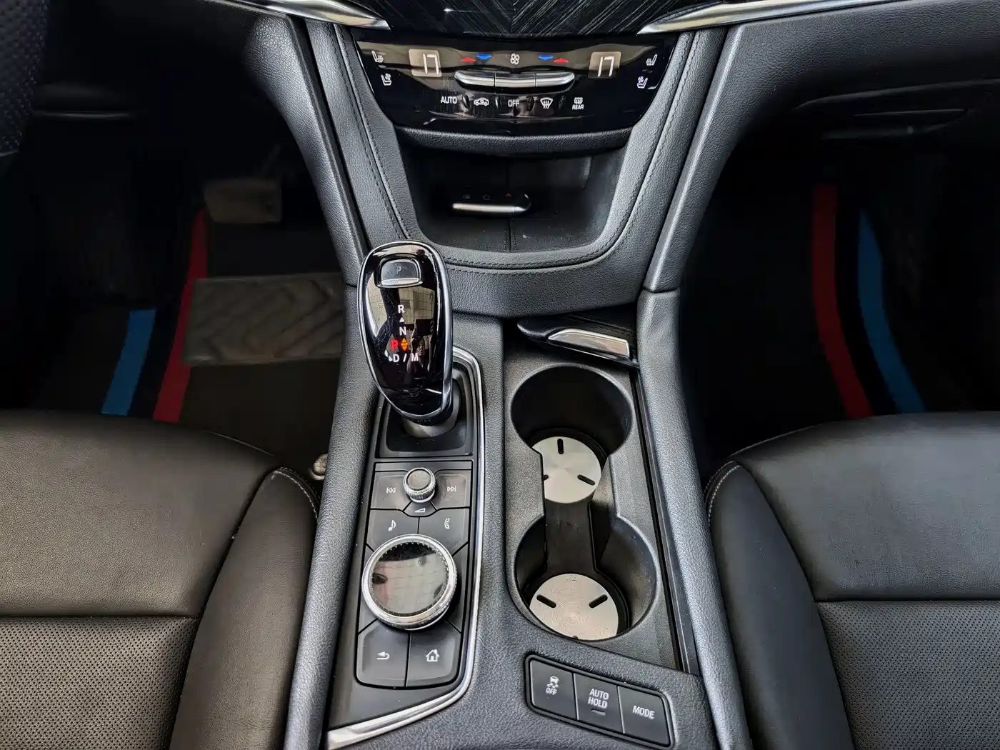 Photo 10 - Cadillac XT6