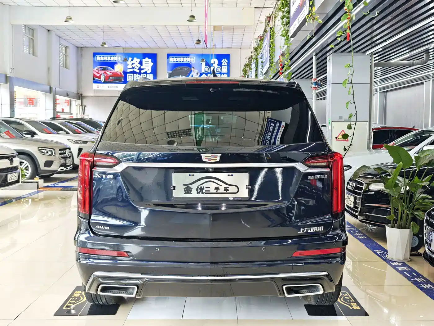 Photo 4 - Cadillac XT6