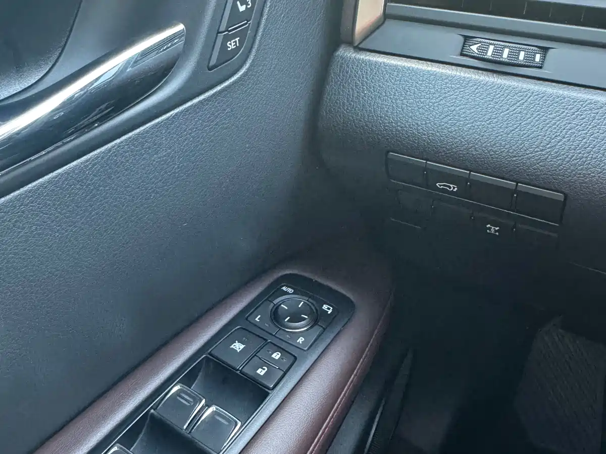 Lexus RX 2016 300 4WD Elegance Edition (China V) фото 8