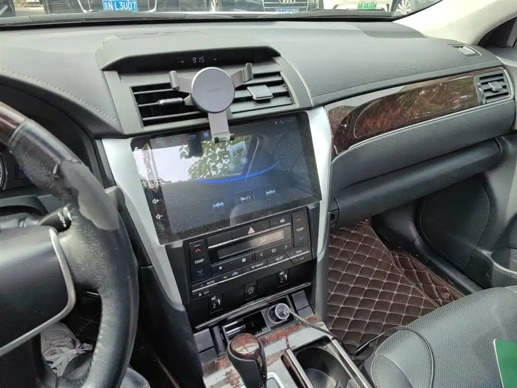 Toyota Camry 2016 2.0G 10th Anniversary Leading Edition фото 9