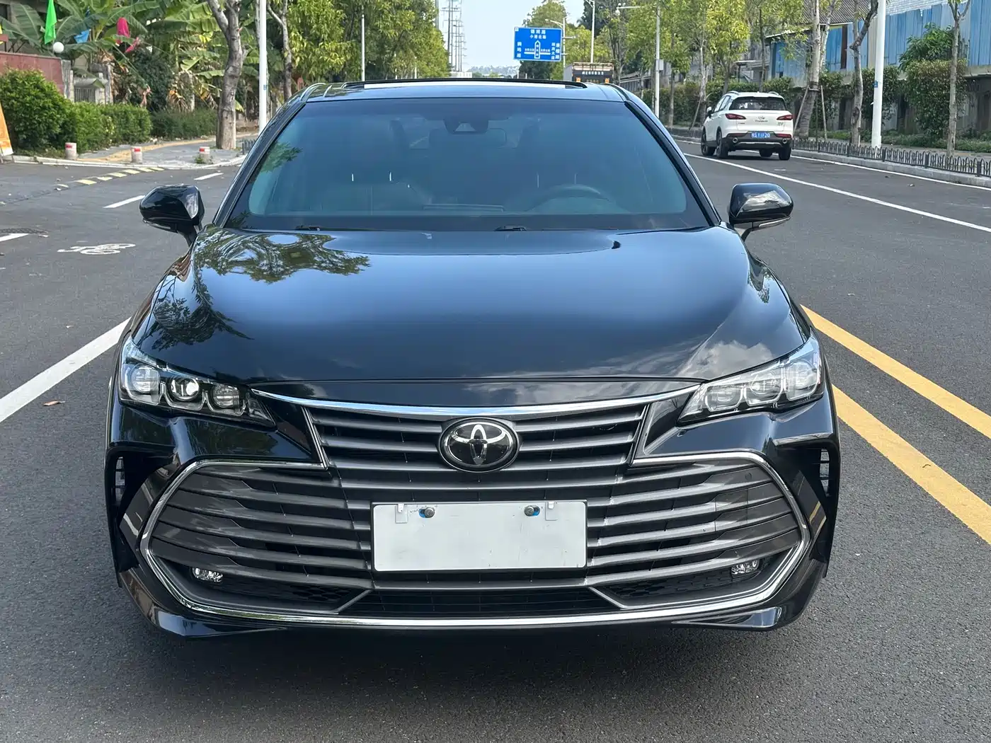 Toyota Avalon 2021 2.5L Luxury Edition фото 2