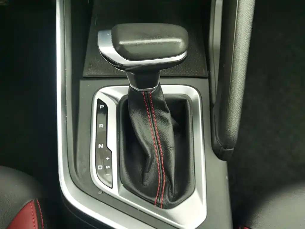 Фото 13 - Geely Vision X3