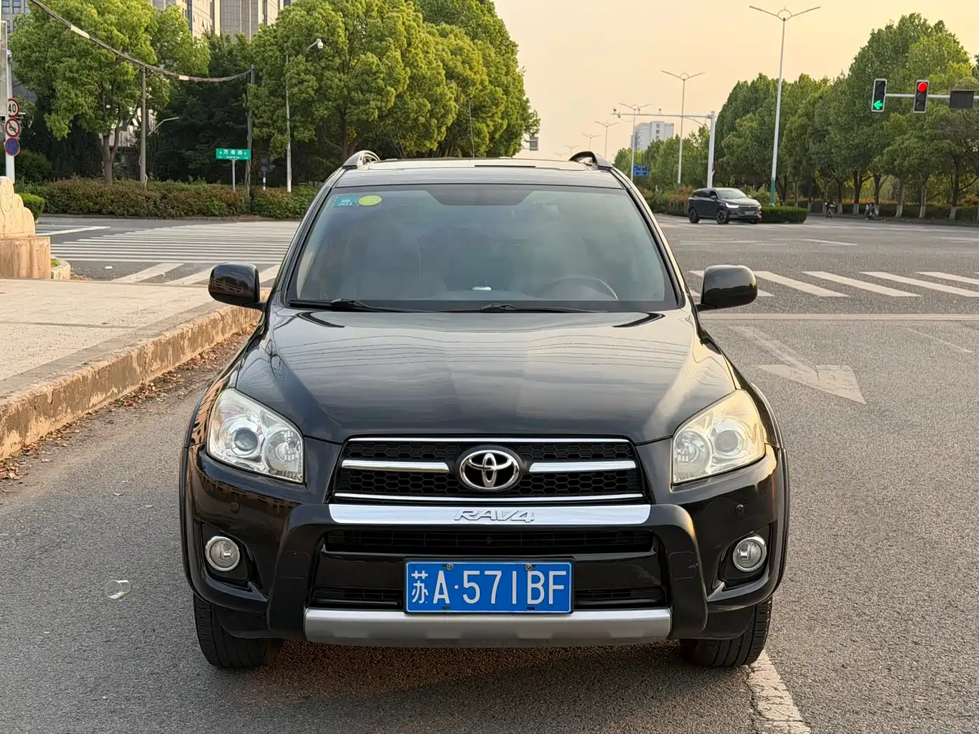 Toyota RAV4 Rongfang 2010 2.4L Automatic Luxury Upgrade Edition фото 2
