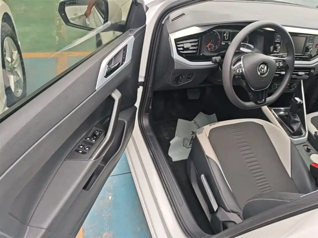 Volkswagen Polo 2019 Plus 1.5L Automatic Colorful Tech Edition фото 16