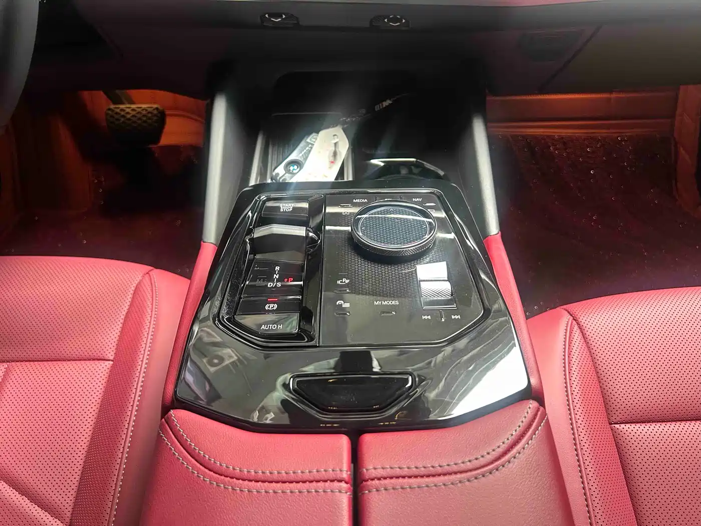 BMW 5 Series 2025 530Li Leading M Sport Package фото 14