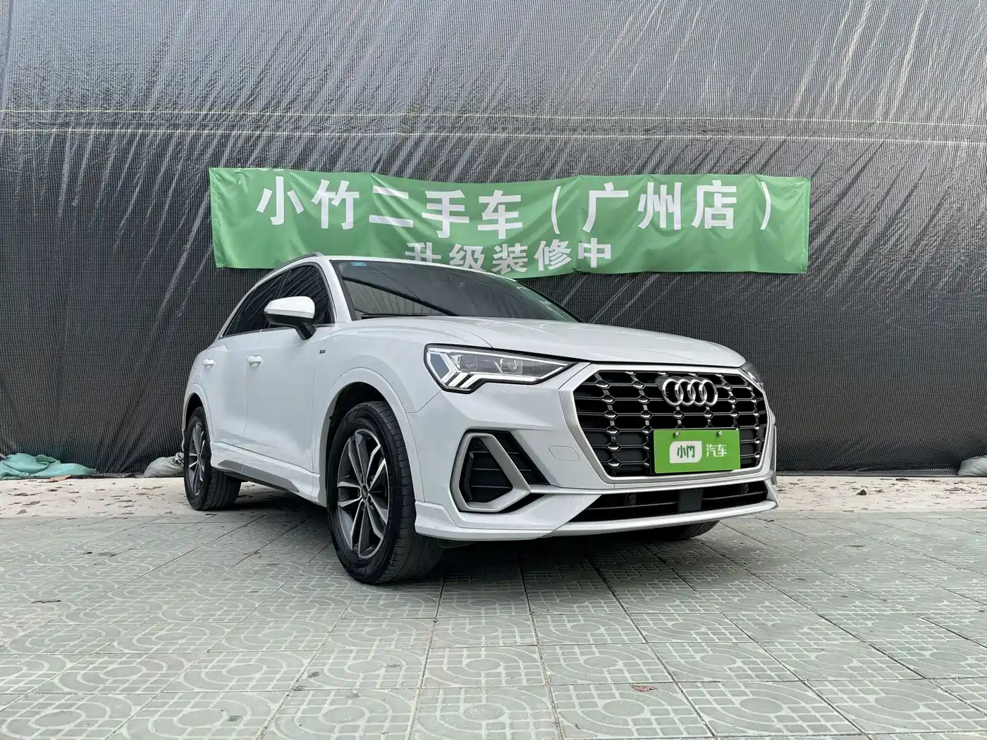 AUDI Q3