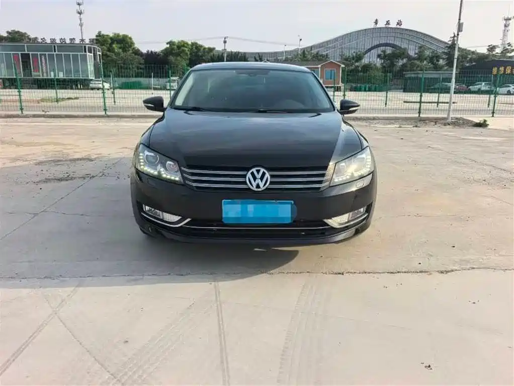 Volkswagen Passat 2014 1.8TSI DSG Executive Edition фото 2