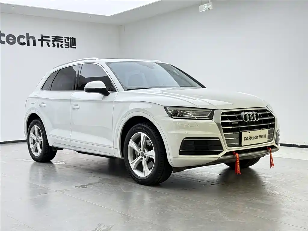 Audi Q5L 2020 Facelift 40 TFSI Honor Fashion фото 2