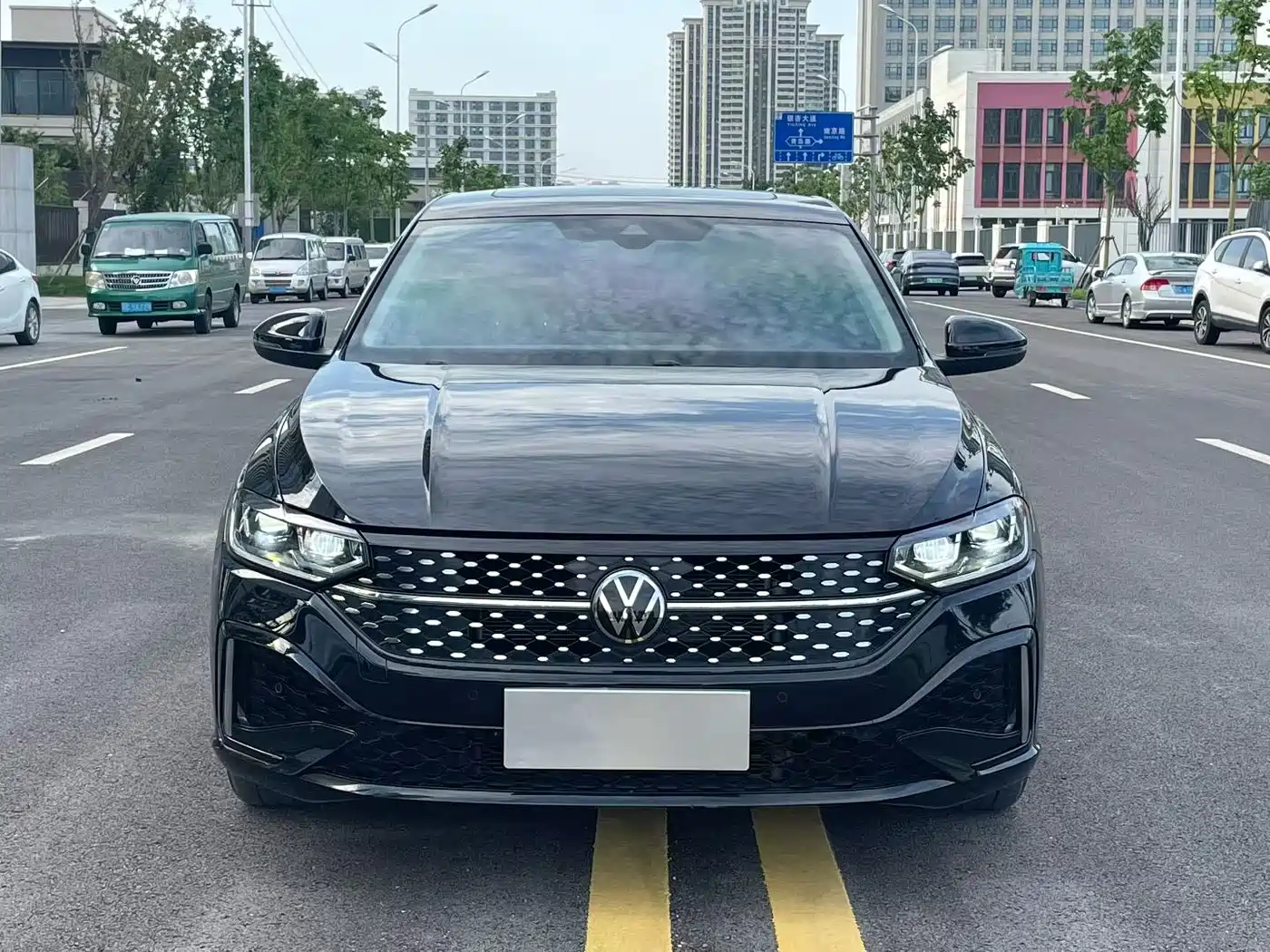 Volkswagen Lavida 2023 Model 300TSI DSG Starlight Leading Edition фото 2