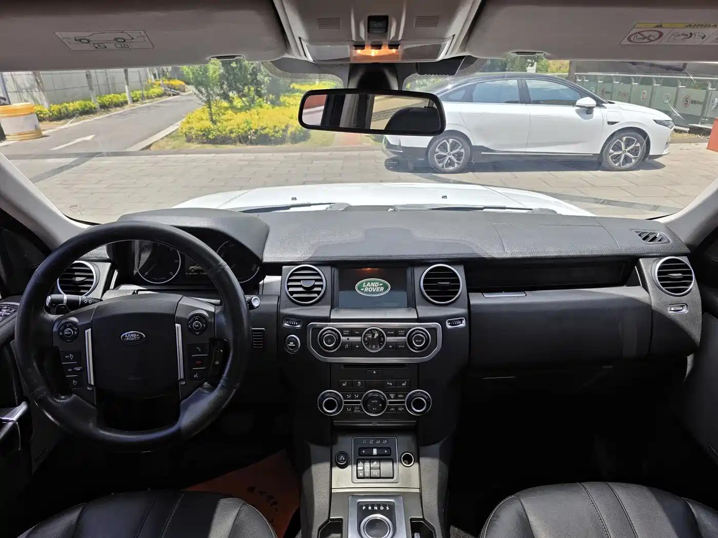 Land Rover Discovery 2015 3.0 SDV6 HSE Diesel фото 7