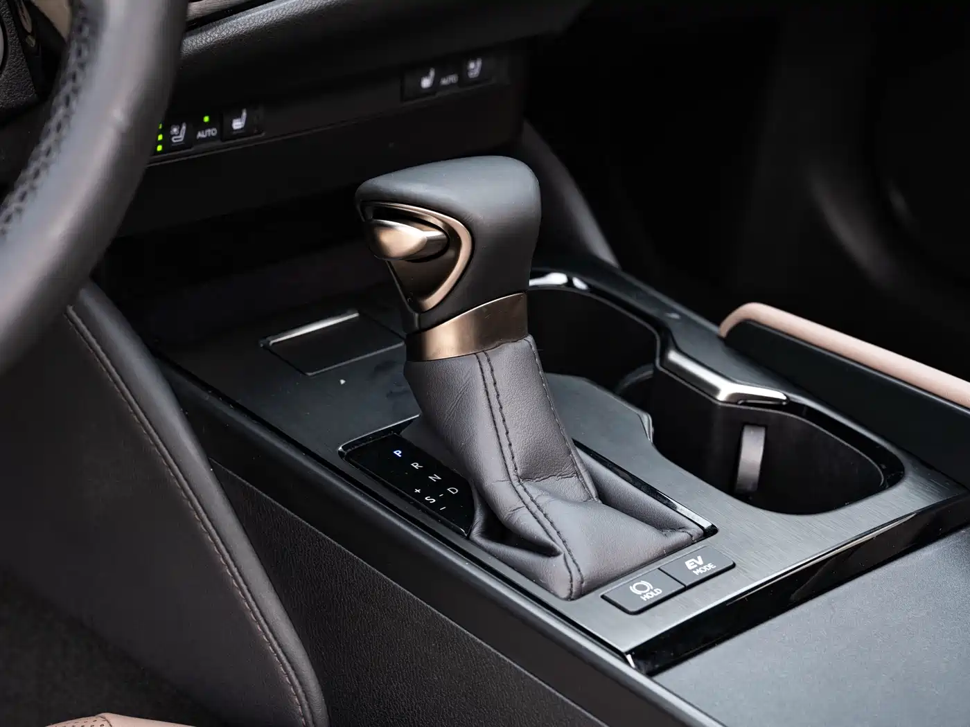 Lexus ES 2022 300h Ultimate Edition фото 15
