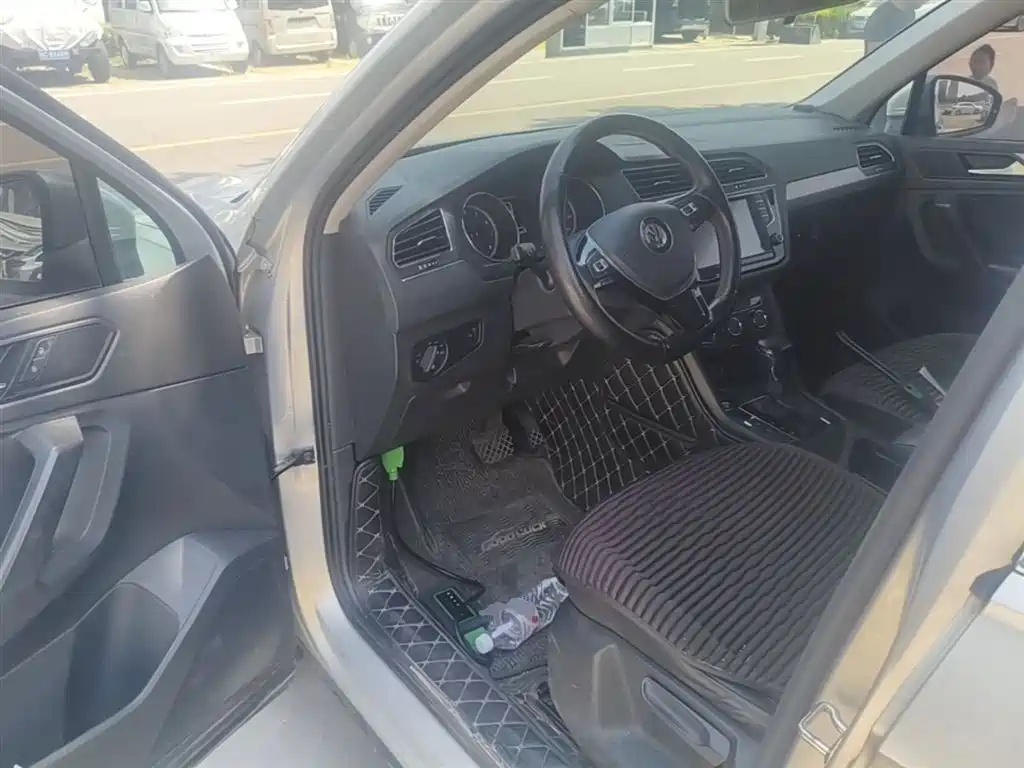 Volkswagen Tiguan L 2018 330TSI Automatic 2WD Trend Edition фото 16