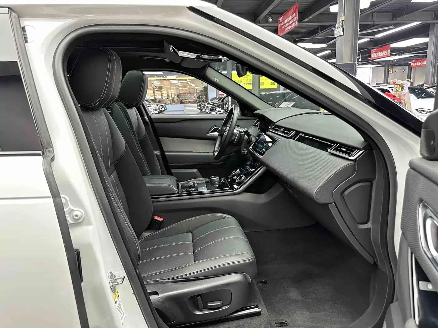 Land Rover Range Rover Velar 2019 250PS R-DYNAMIC S фото 7