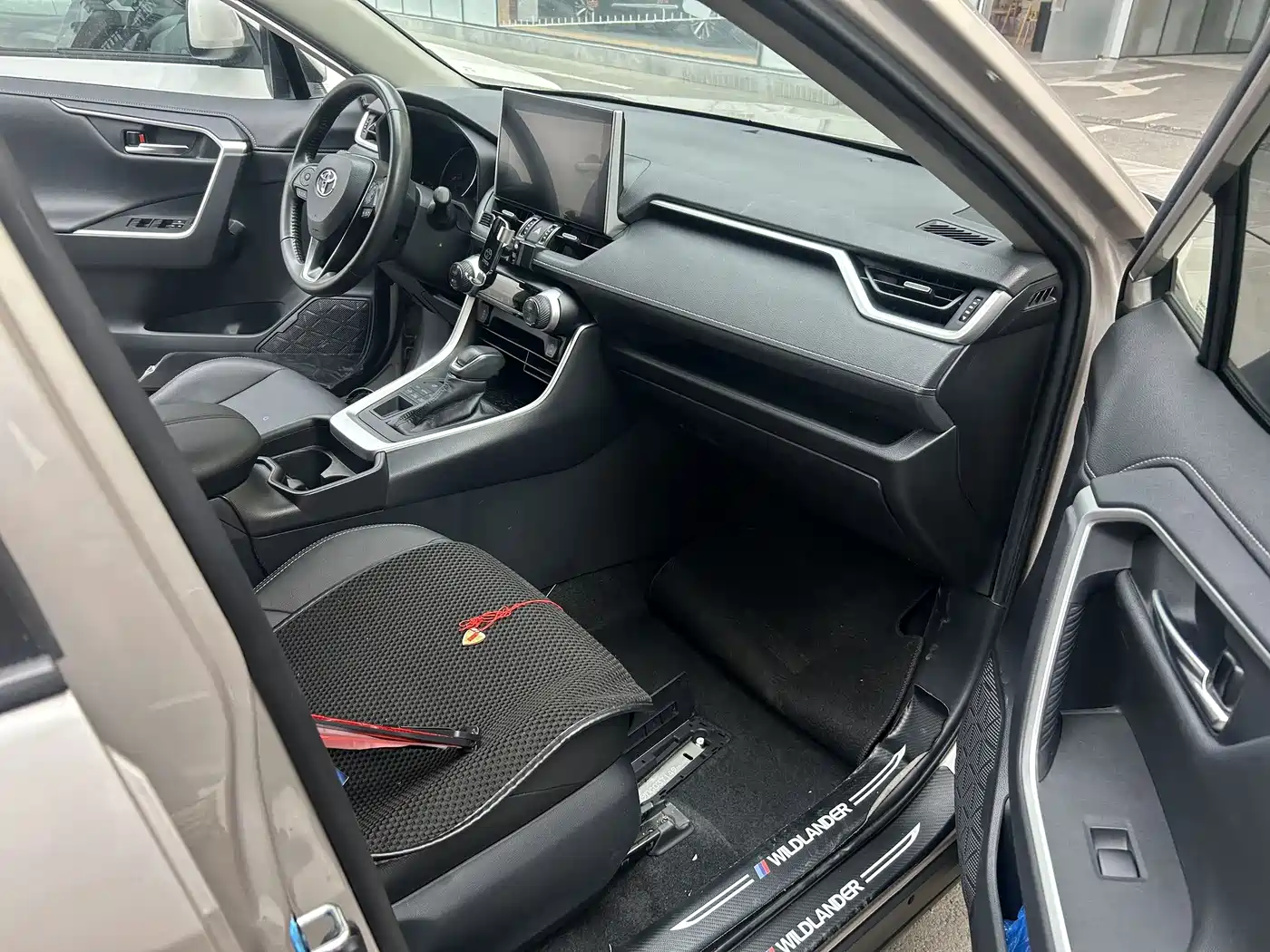 Toyota Wildlander 2021 2.0L CVT 4WD Luxury Edition фото 12