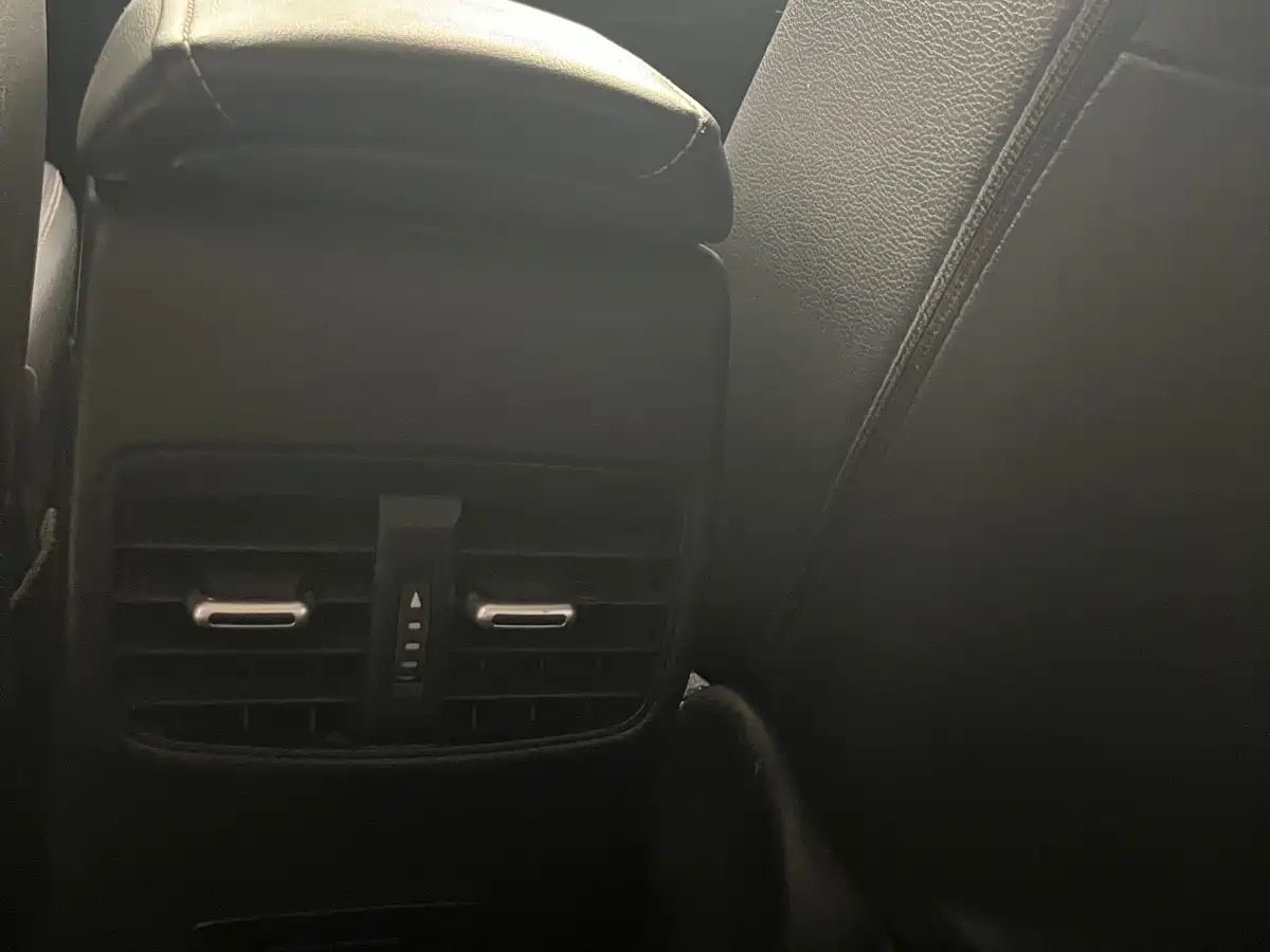 Toyota Corolla 2021 1.2T S-CVT Luxury Edition фото 18