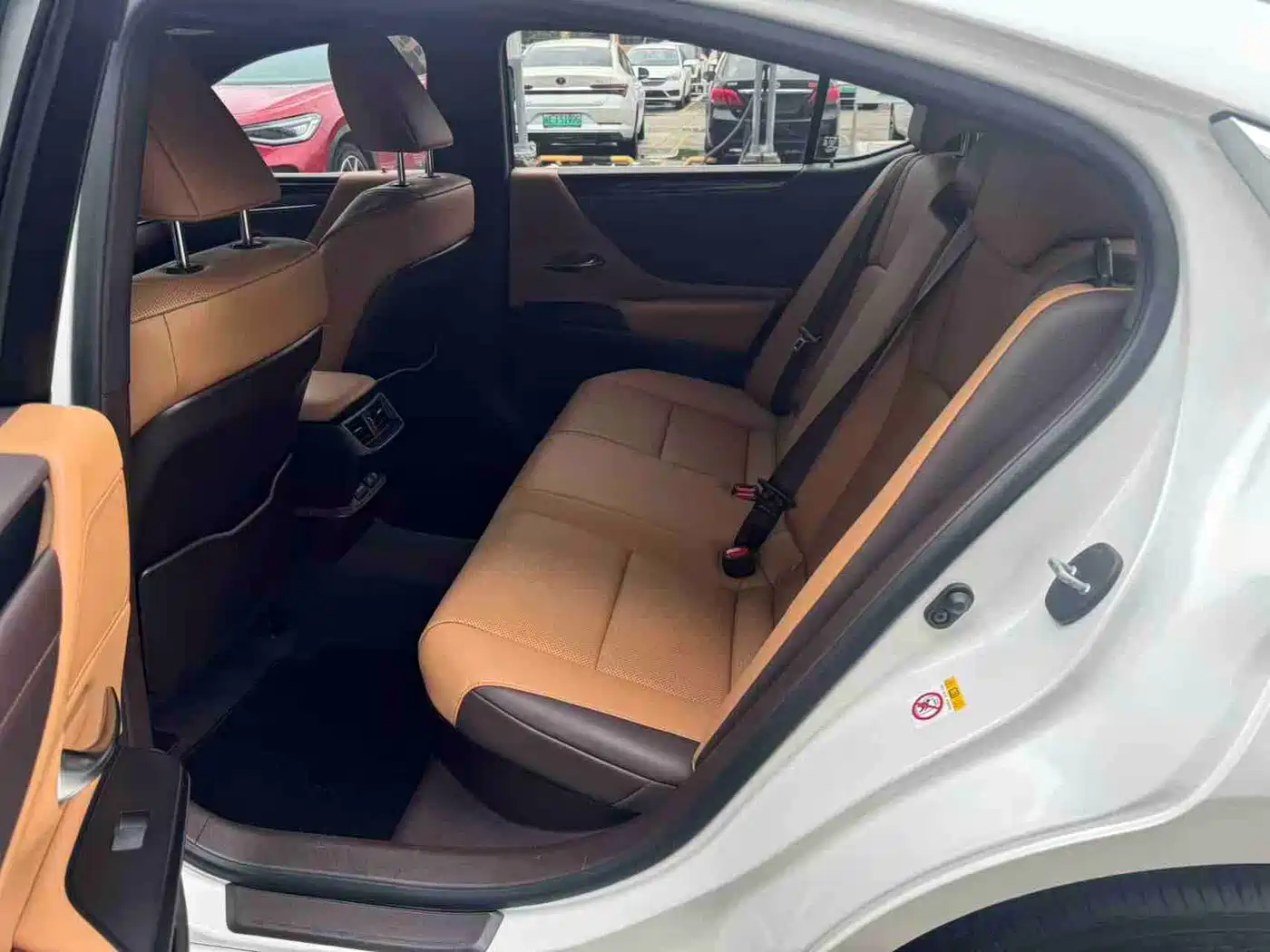 Lexus ES 2018 200 Excellence Edition (China VI) фото 4