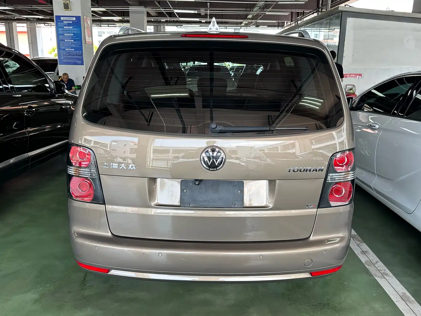 Volkswagen Touran 2015 1.4T DSG Comfort Edition 5-seater фото 11