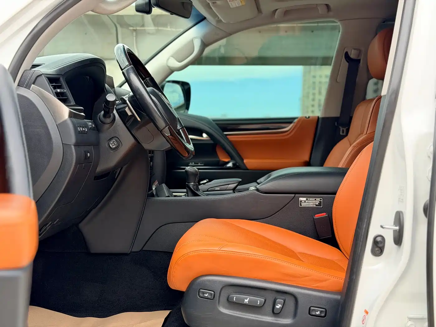 Lexus LX 2016 570 Dynamic Luxury Edition фото 5