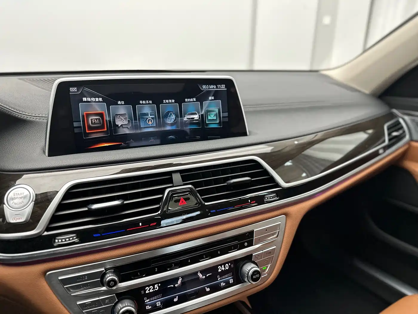 BMW 7 Series 2016 730Li Leading фото 25