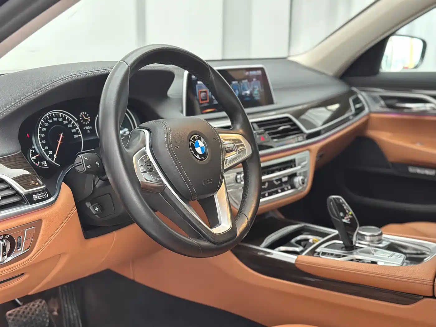 BMW 7 Series 2016 730Li Leading фото 14