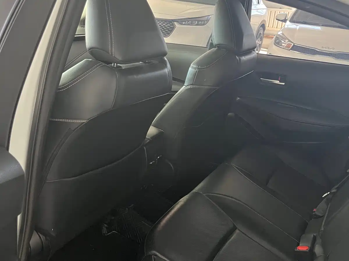 Toyota Corolla 2021 1.2T S-CVT Luxury Edition фото 11