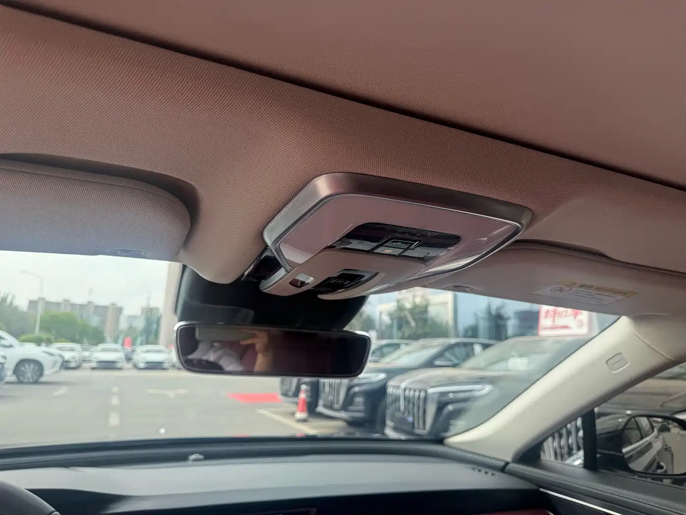 Hongqi H5 2024 2.0T Automatic Smart Connect Flag Smooth Edition фото 12