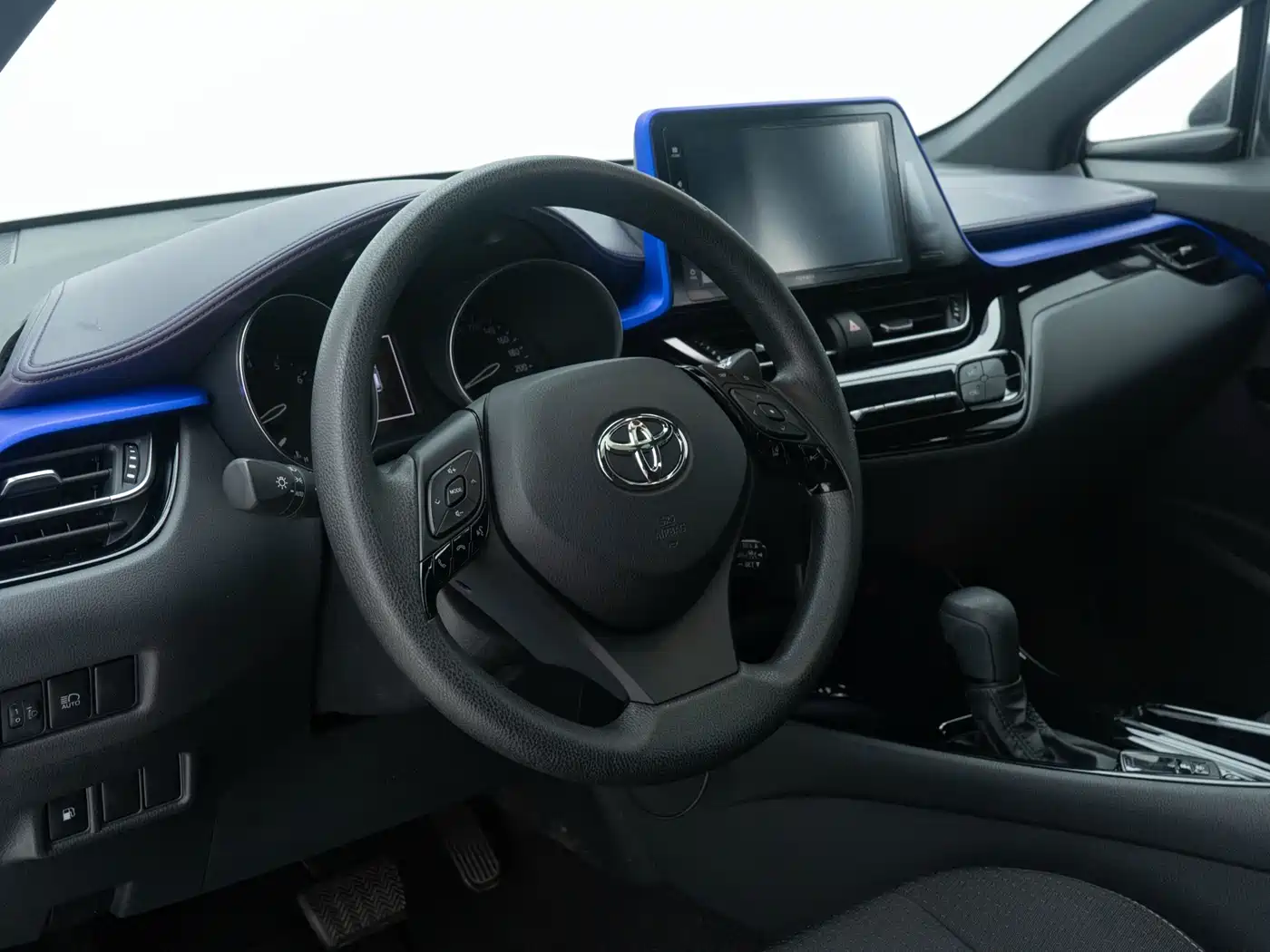 Toyota IZOA 2020 2.0L Yi Xiang Edition фото 5