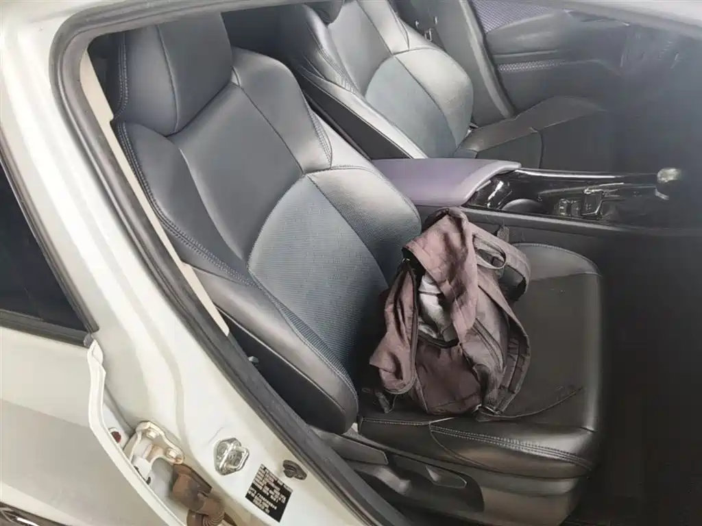 Toyota C-HR 2020 Model 2.0L Leading фото 25