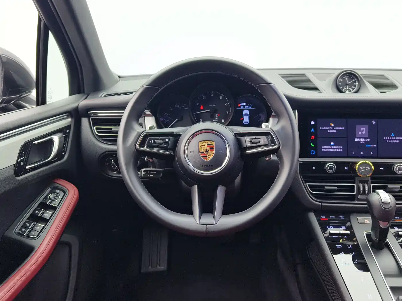 Photo 12 - Porsche Macan