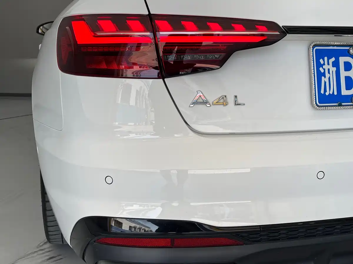 Audi A4L 2022 40 TFSI Luxury Dynamic фото 12