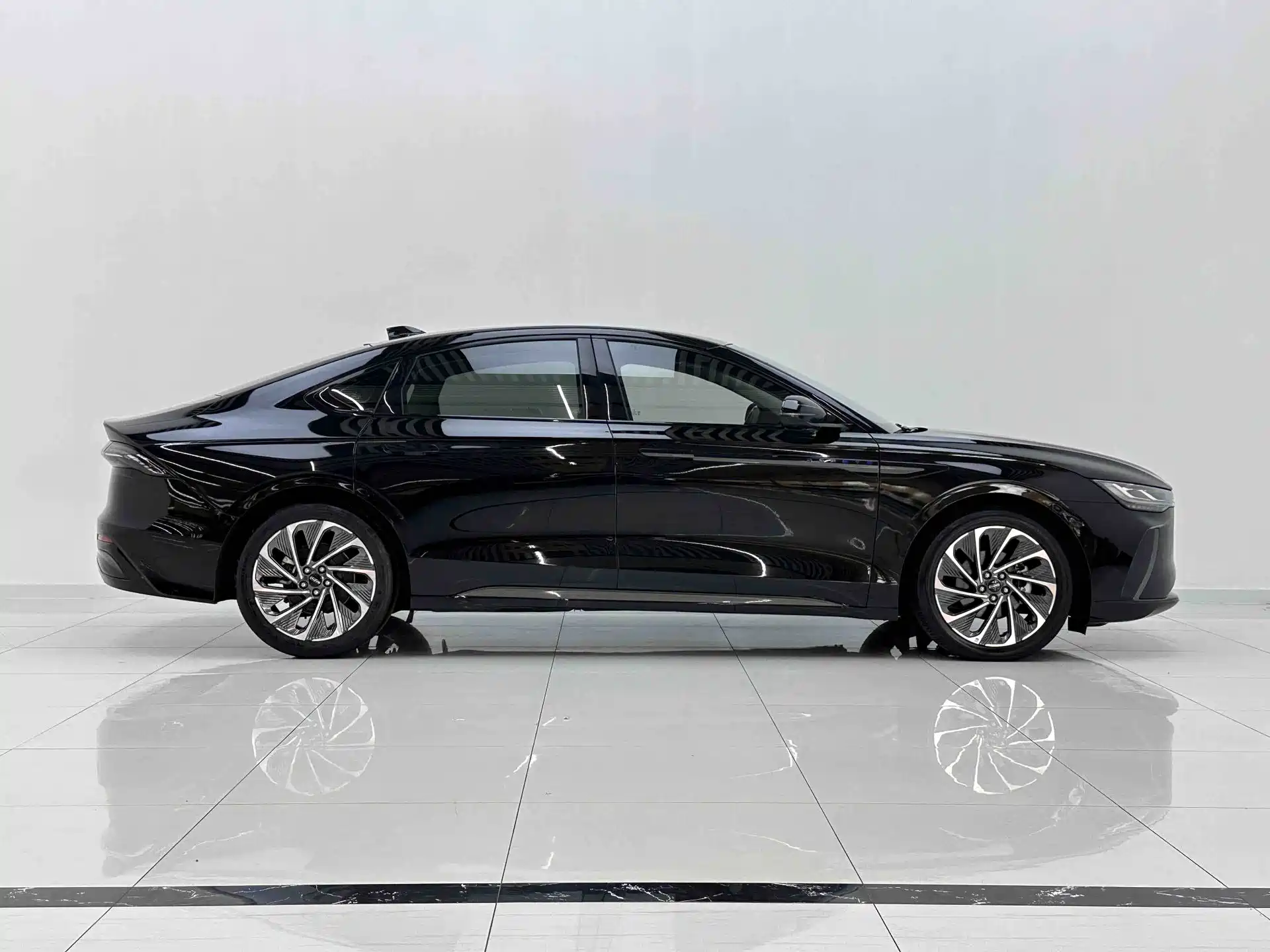 Photo 4 - Lincoln Z