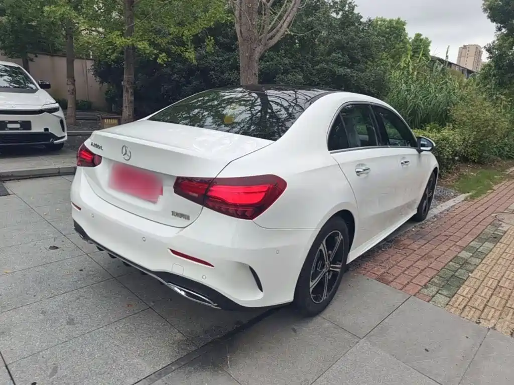 صورة 7 - Mercedes-Benz A-Class