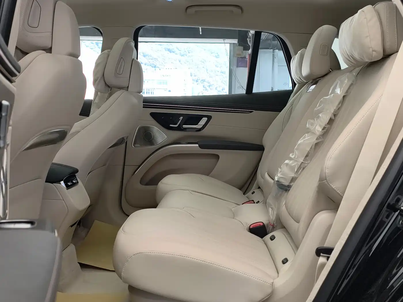 Mercedes-Benz EQS SUV 2025 Model 500 4MATIC фото 14