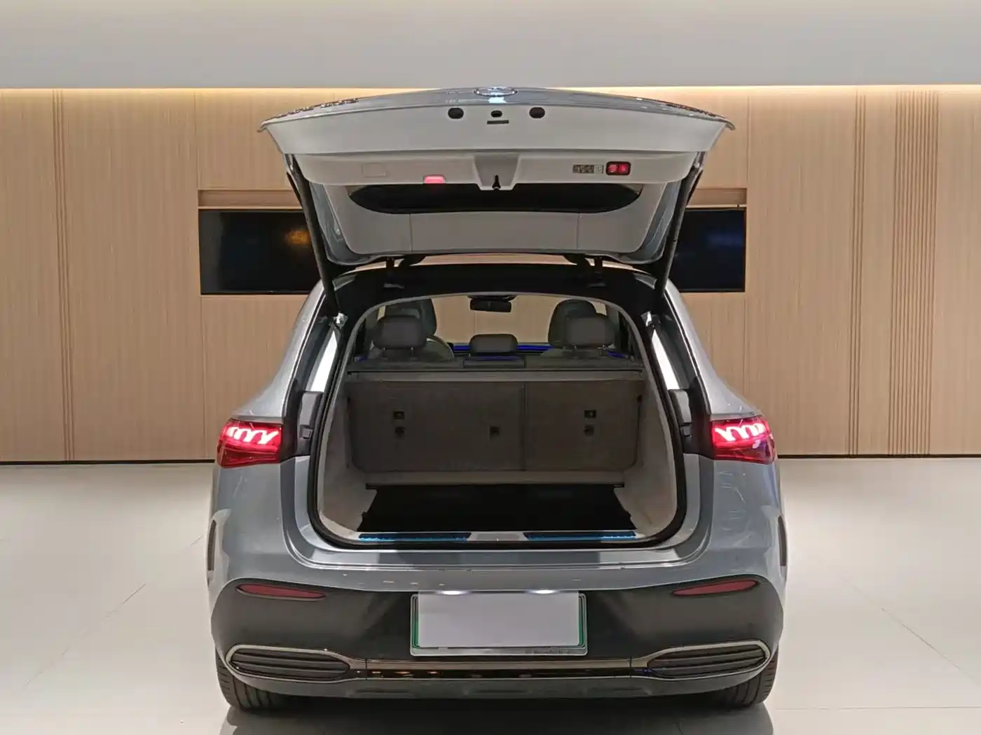 MERCEDES-BENZ EQE SUV