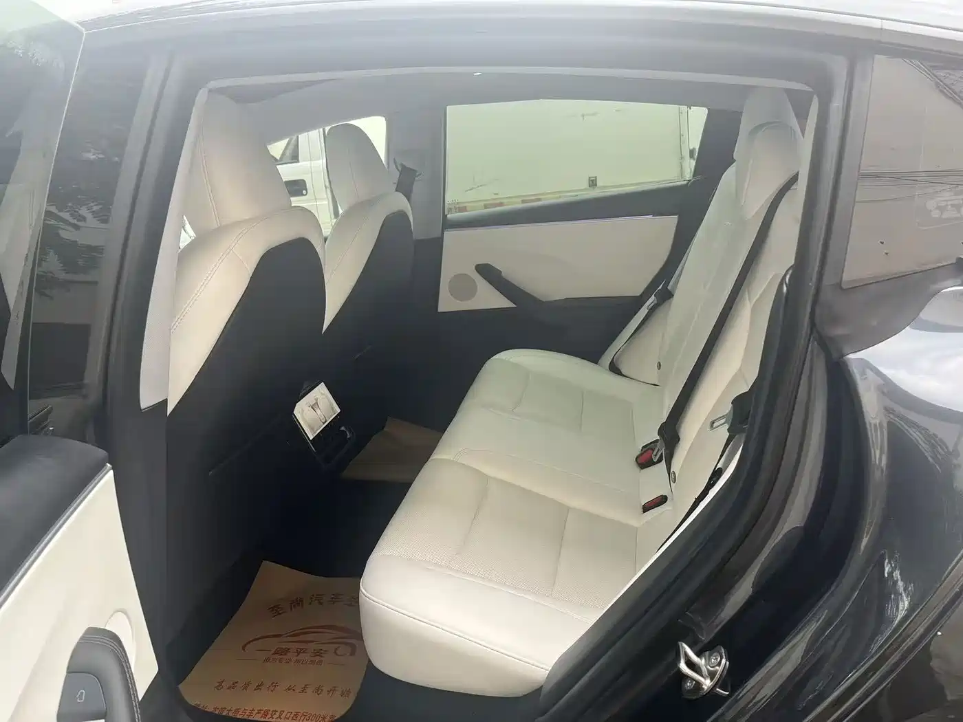 Фото 9 - Tesla Model 3