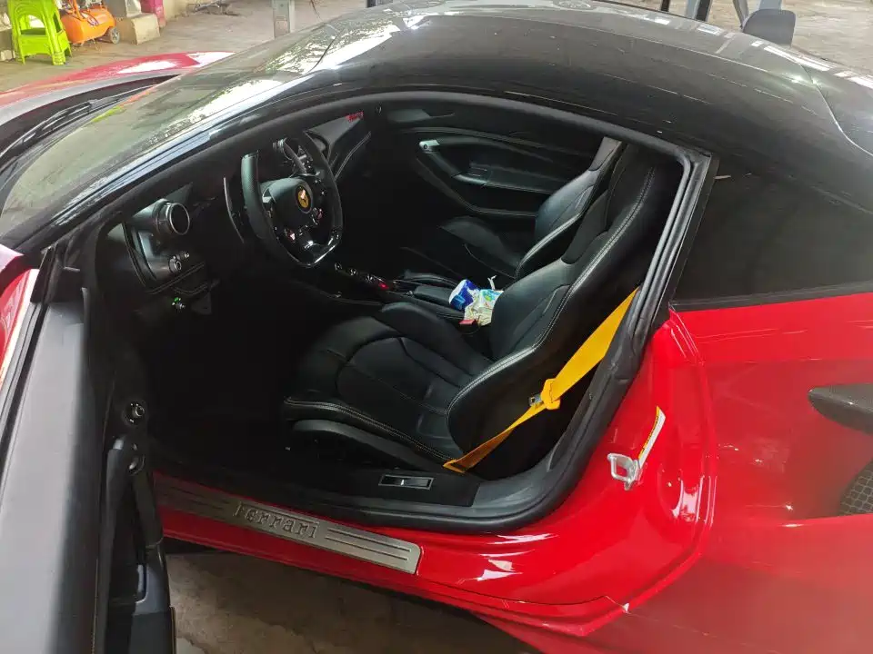Фото 6 - Ferrari F8