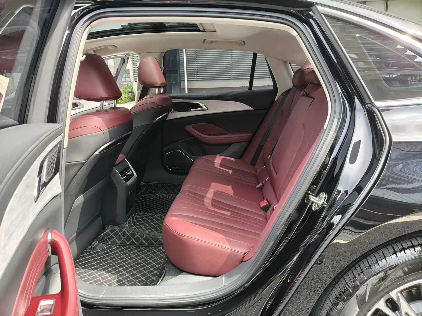 Hongqi H5 2025 2.0T Automatic Qixiang 500,000 Units Commemorative Edition фото 11