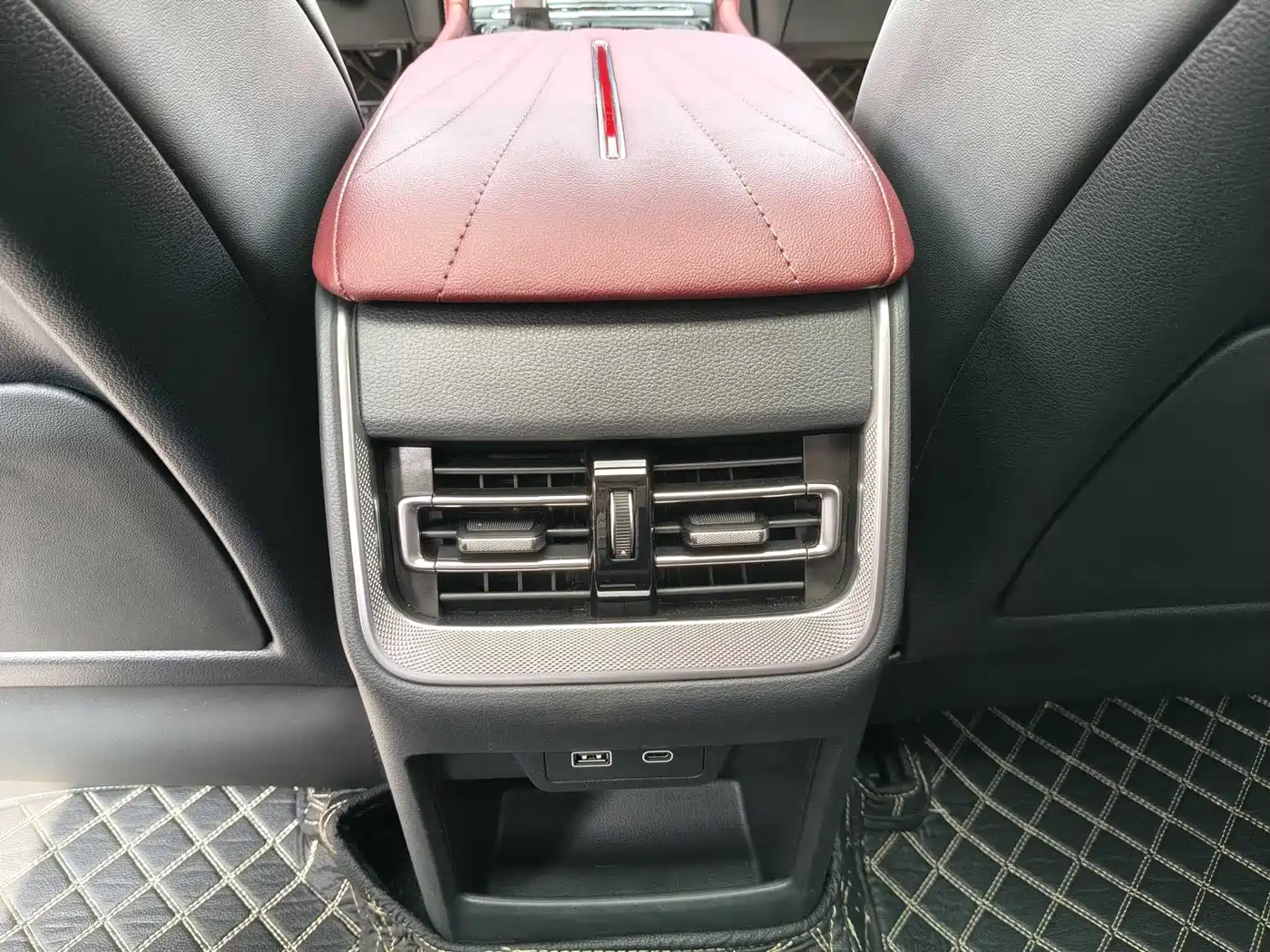 Hongqi H5 2025 2.0T Automatic Qixiang 500,000 Units Commemorative Edition фото 18