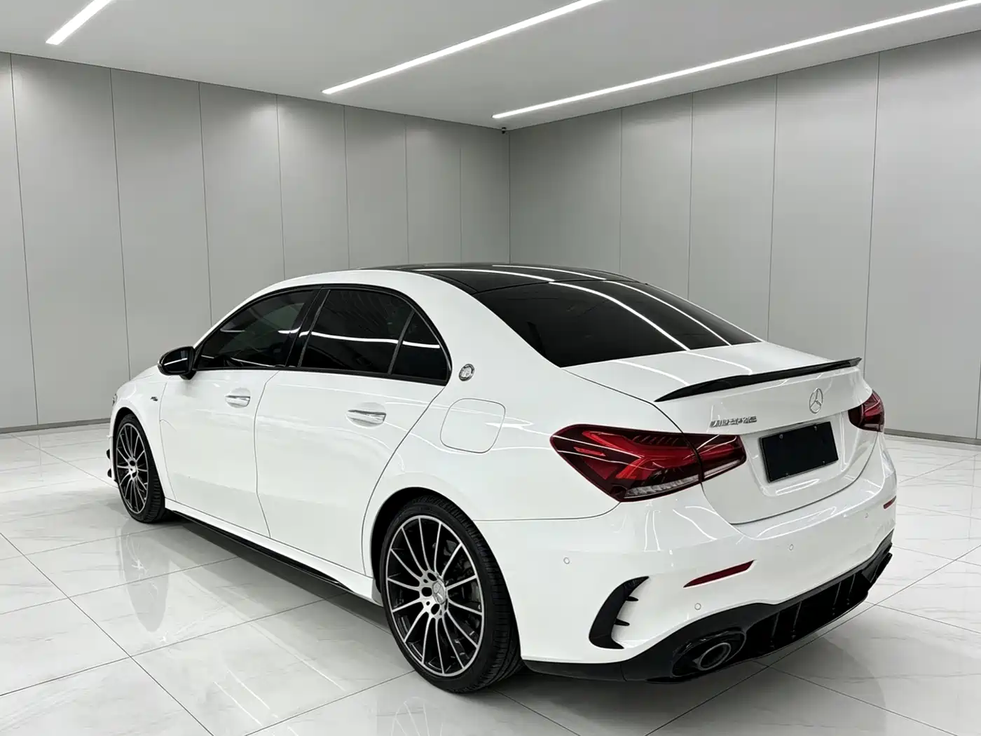 Mercedes-Benz A-Class AMG 2022 Model AMG A 35 L 4MATIC Blazing Night Special Edition фото 3