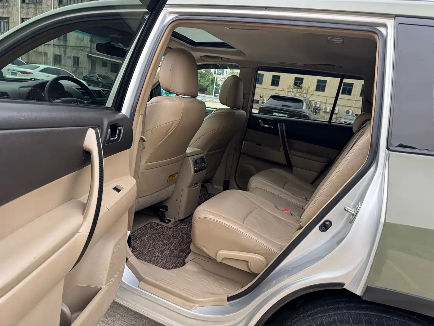 Toyota Highlander 2011 2011 2.7L 2WD 7-seat Luxury