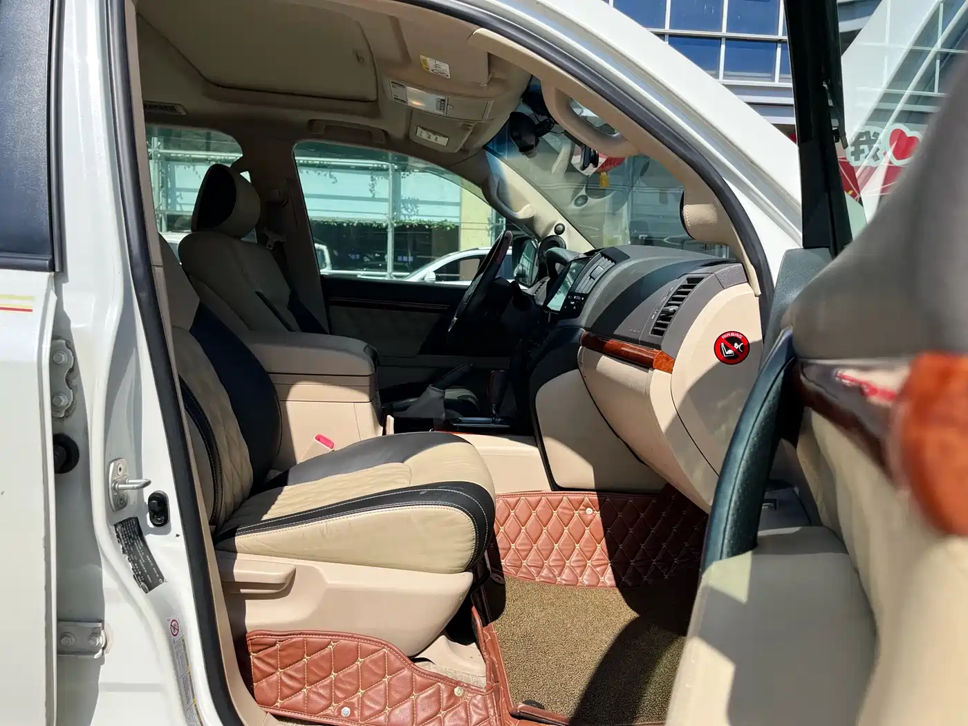 Toyota Land Cruiser (Import) 2015 4.6L V8 Middle East Limited Edition фото 12