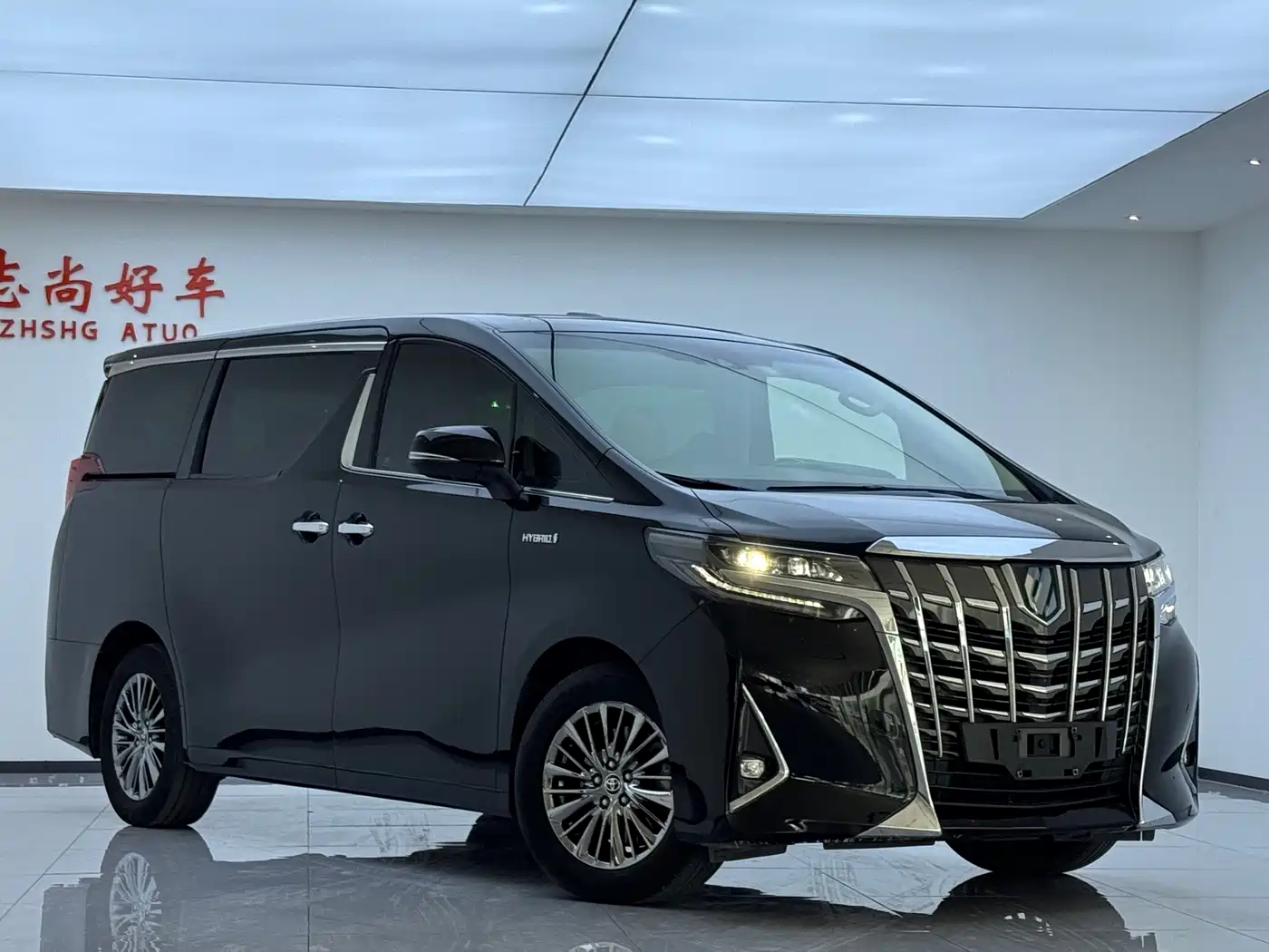 Toyota Alphard 2020 Hybrid 2.5L Premium Edition фото 3