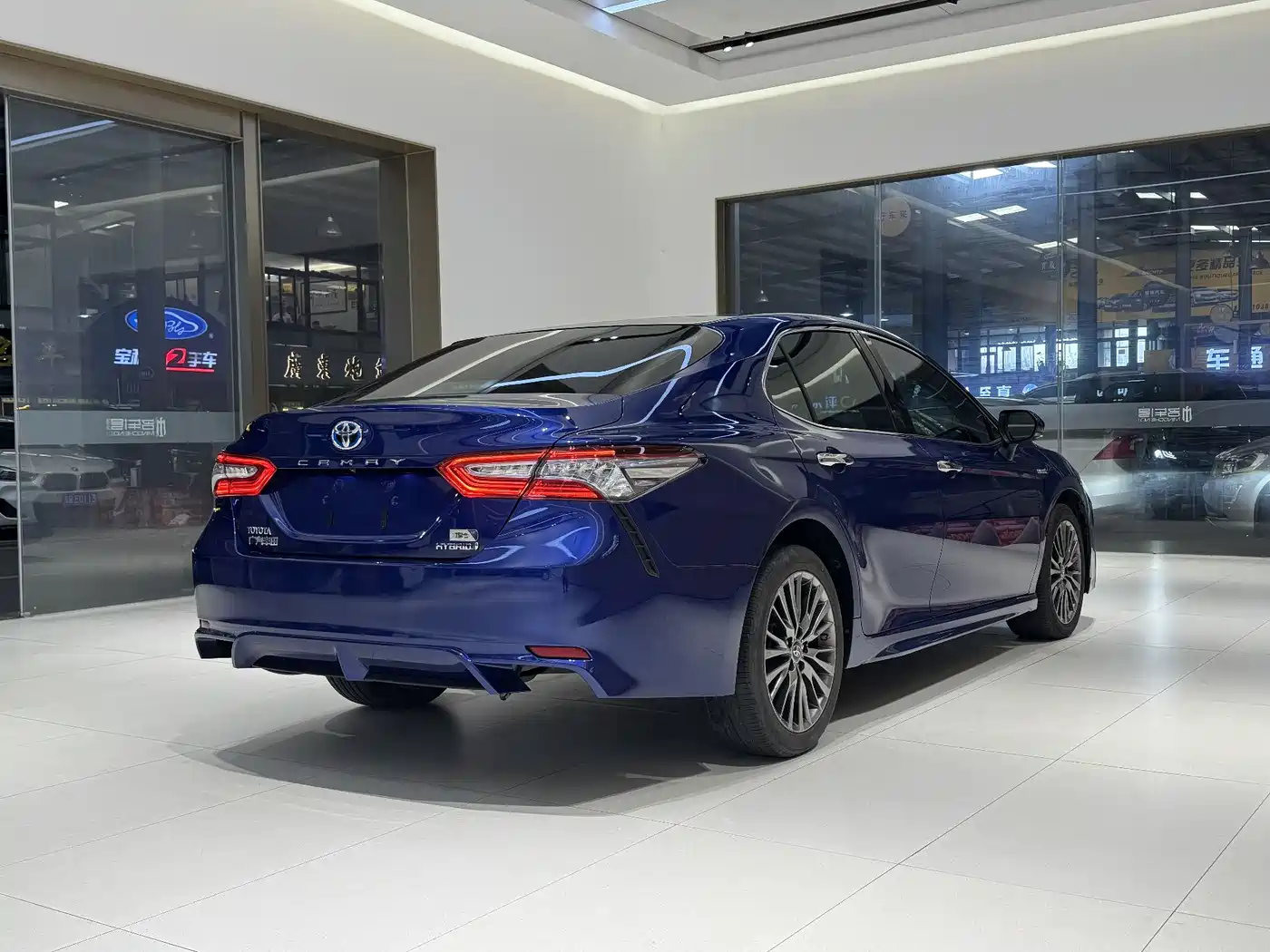 Toyota Camry 2018 Hybrid 2.5HG Luxury Edition фото 9