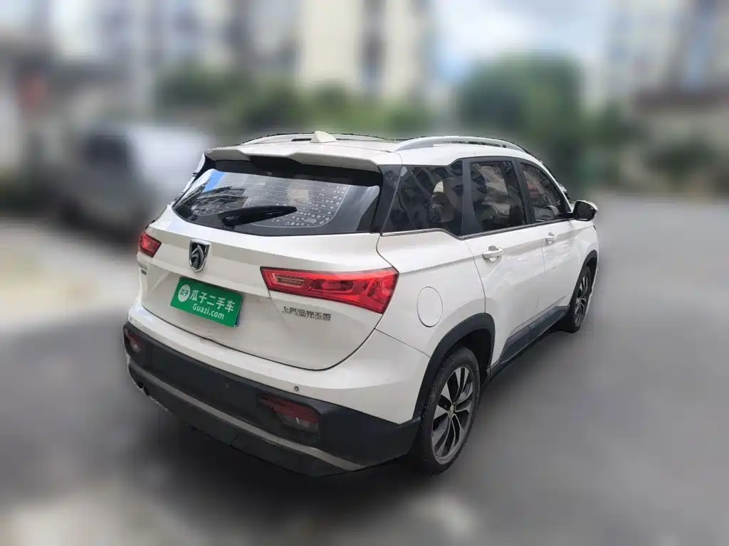 Baojun 530 2021 2020 1.5T CVT Premium Connect 7-seater