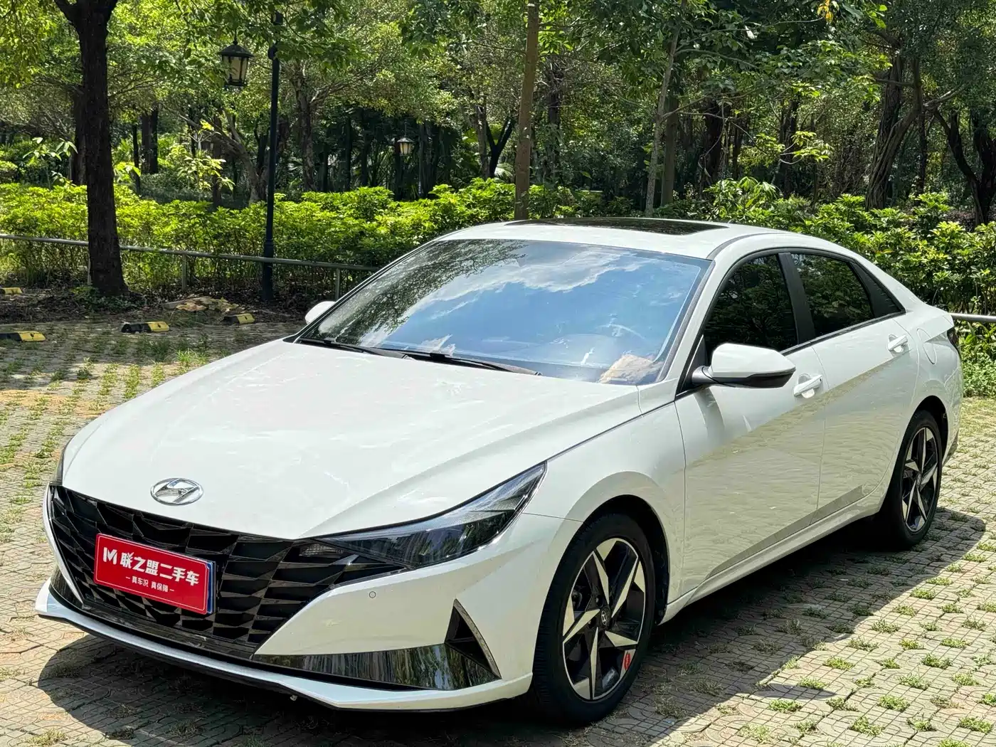 Hyundai Elantra 2022 1.5L CVT LUX Premium Edition