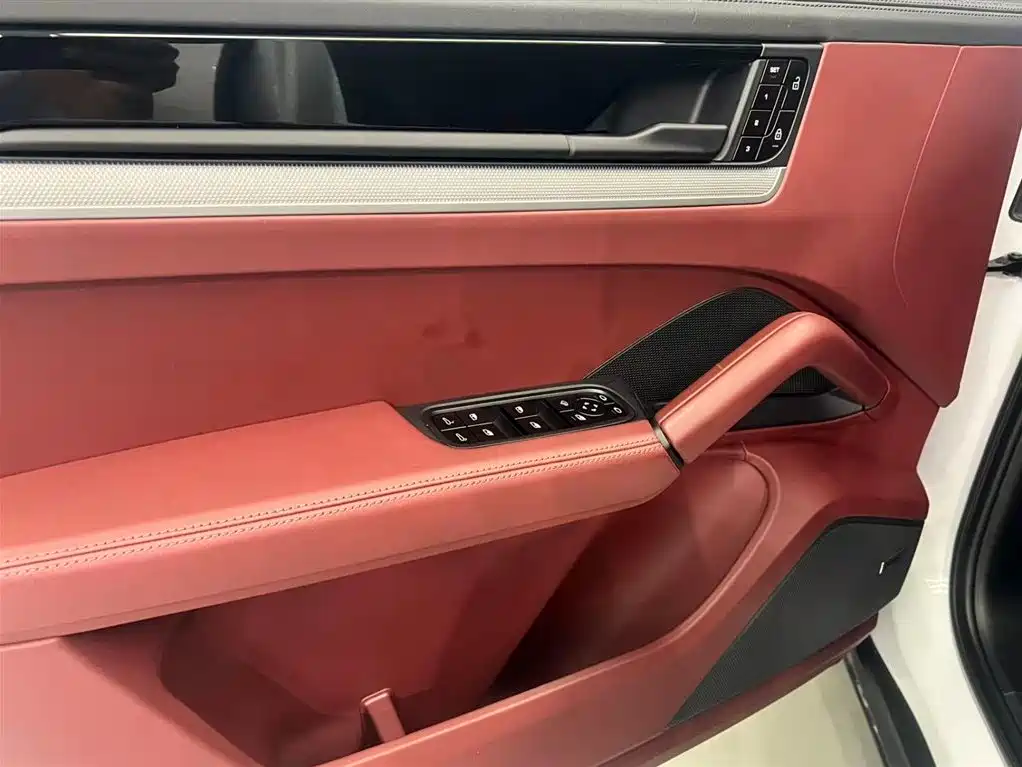 Фото 8 - Porsche Cayenne
